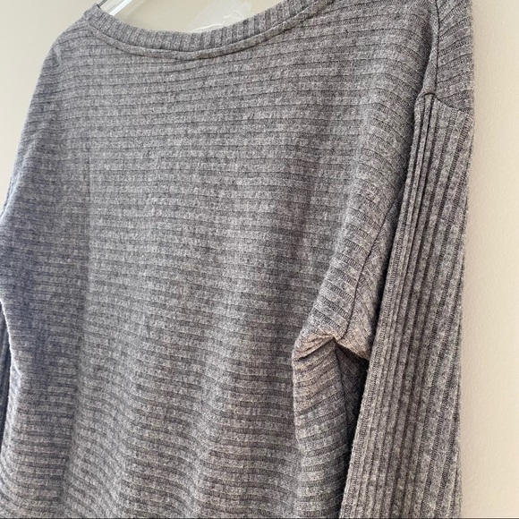 GAP Long Sleeve T-shirt - Picture 4 of 7